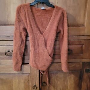 VENUS Women's V-Neck Rust Sweater